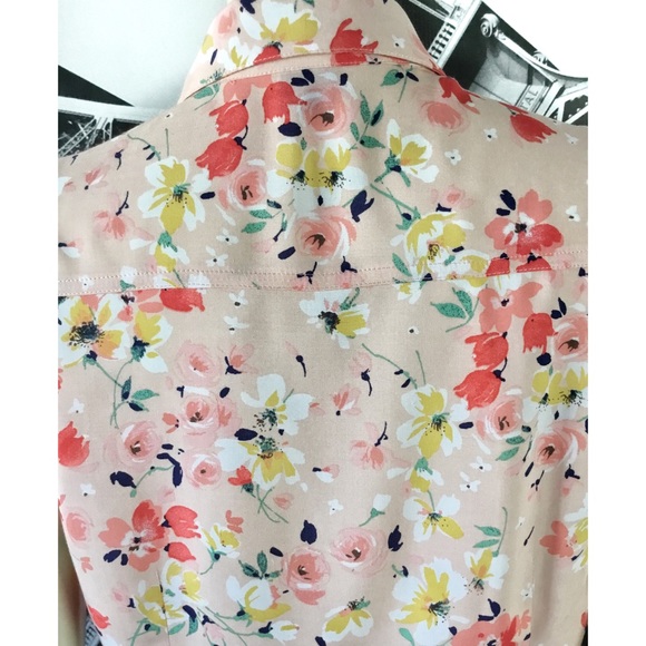 Timing Floral Button Down Blouse - Picture 4 of 5